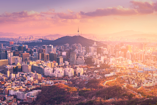 https www istockphoto com tr foto c4 9fraf g c3 bcn bat c4 b1m c4 b1nda seoul c5 9fehir manzaras c4 b1 g c3 bcney kore en iyi manzara gm820677140 132601263