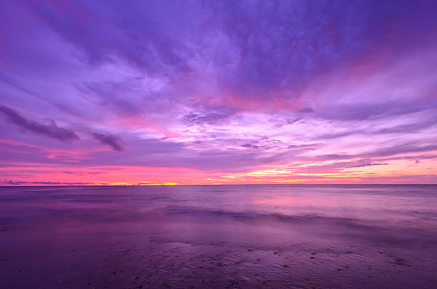 matahari terbenam di pantai thap-tawan provinsi phang-nga - ungu potret stok, foto, & gambar bebas royalti