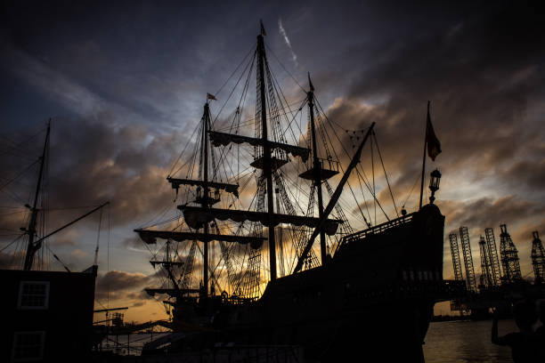 Sunset on a Galleon The sun setting on a 16th Century Galleon galleon stock pictures, royalty-free photos & images