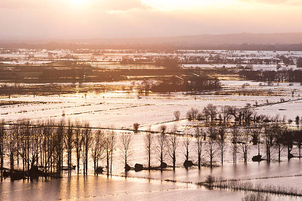 Sunset over Somerset Levels Winter sunset over the flooded Somerset Levels, UK somerset england stock pictures, royalty-free photos & images