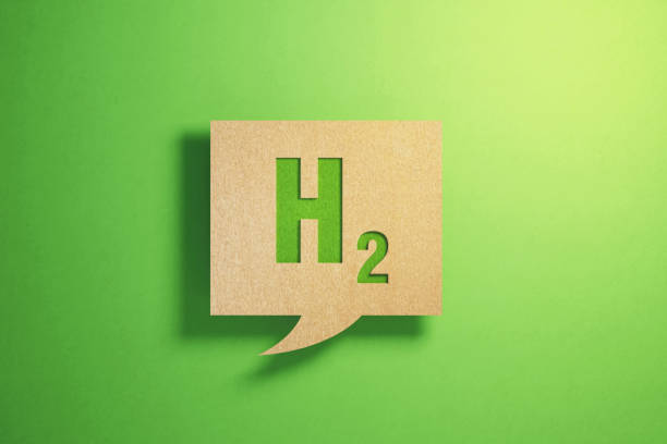 hållbarhetskoncept - h2 skriftlig chattbubbla gjord av återvunnet papper som sitter på grön bakgrund - green hydrogen bildbanksfoton och bilder