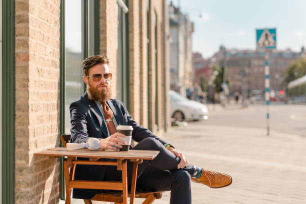 svensk affärsman tar en fikapaus i staden - göteborg city bildbanksfoton och bilder