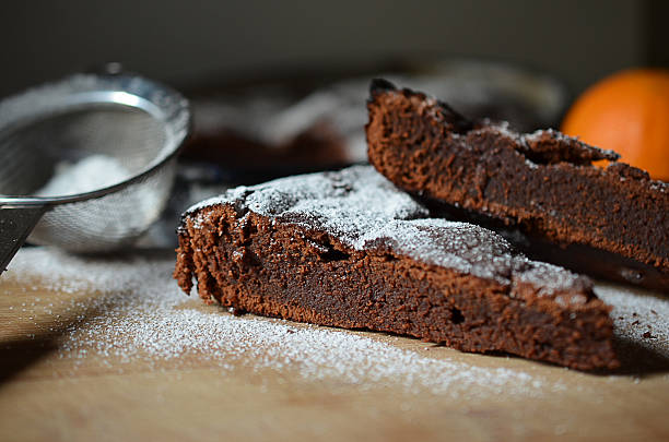 suíça bolo de chocolate - bolos de chocolate imagens e fotografias de stock