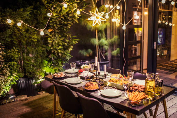 bord redo för middags fest - ljusslinga bildbanksfoton och bilder