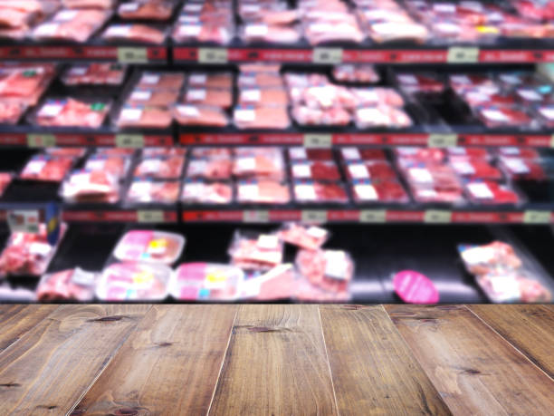 bordsskiva över oskärpa bakgrund av stormarknad - pork pine bildbanksfoton och bilder