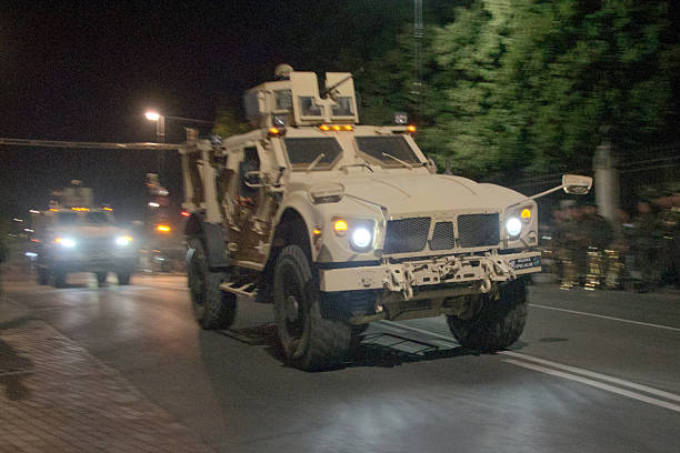tactical vehicle oshkosh driving on the street at night - 防地雷反伏擊車 個照片及圖片檔