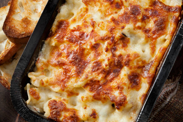 Take Out Creamy Chicken Alfredo Lasagna with Garlic Bread Take Out Creamy Chicken Alfredo Lasagna with Garlic Bread casserole stock pictures, royalty-free photos & images