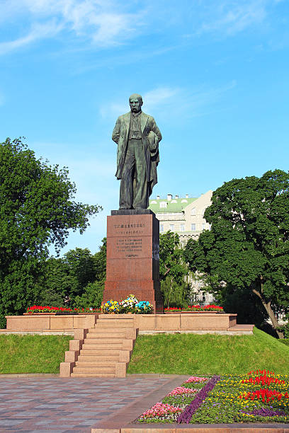 taras shevchenko monument, kyiv, ukraine - shevchenko 個照片及圖片檔