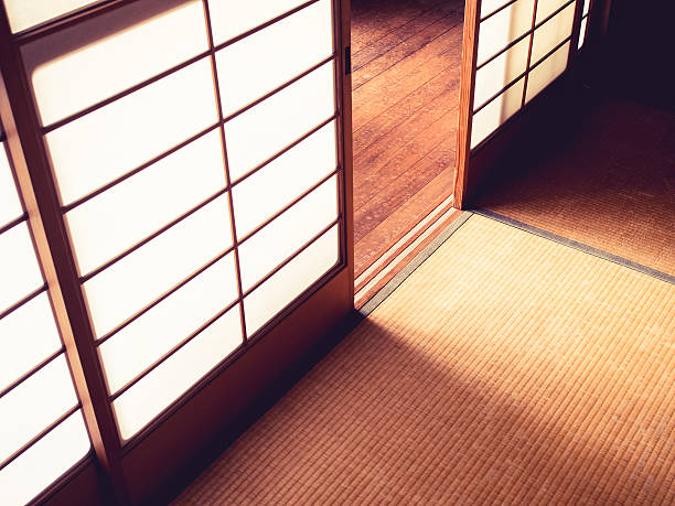 畳の間にドアパネル日本のスタイルのお部屋の細部 - 和室 ストックフォトと画像