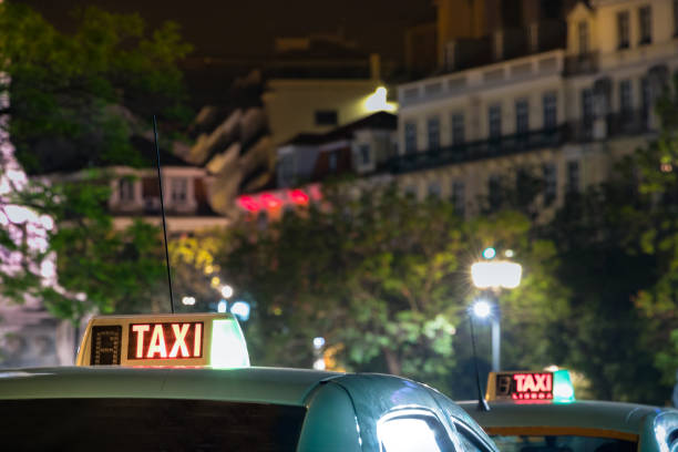taxi sign on the roof at night in lisbon. - taxi lisboa imagens e fotografias de stock