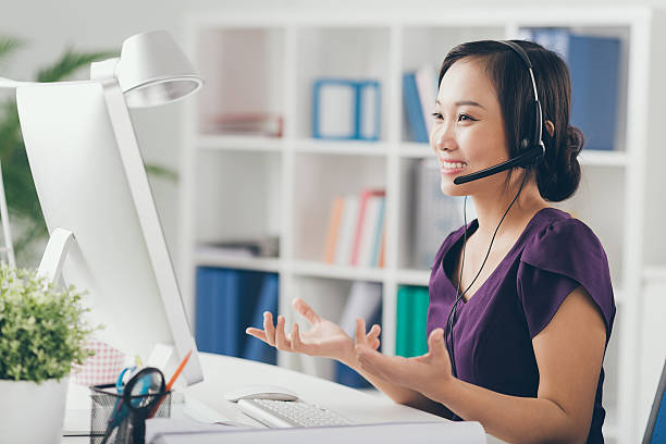 Technic support operator Vietnamese technic support operator in a headset hands free device stock pictures, royalty-free photos & images