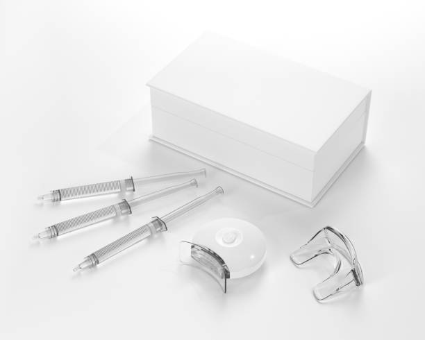 led-zahnweiß-kit. zähne ultraviolette weiß-lampe. aufhellen mund tablett. - zahnaufhellung stock-fotos und bilder