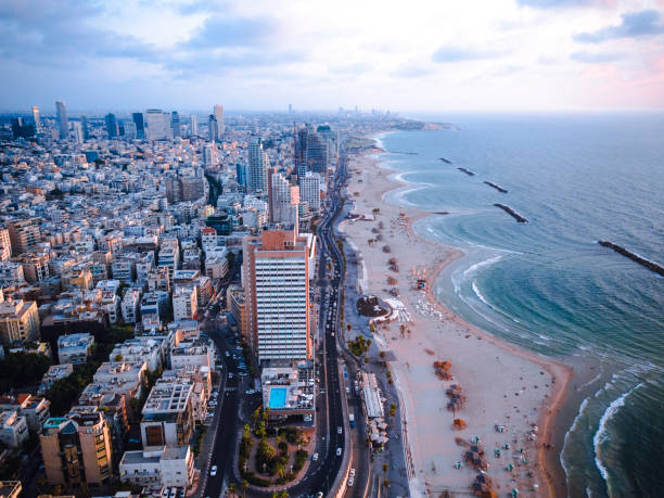 тель-авив бич туристический израиль, фришман, гордон, банана, метцицим, карлтон, пляжи, - tel aviv стоковые фото и изображения