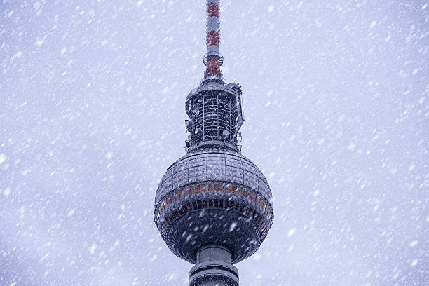 television tower winter - berlin snow stockfoto's en -beelden
