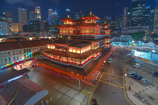 SINGAPORE - FEBRUARY 2: Buddha Tooth Relic Temple in Chinatown at Singapore, with Singapore business district in the background on February 2, 2020 in Singapore.