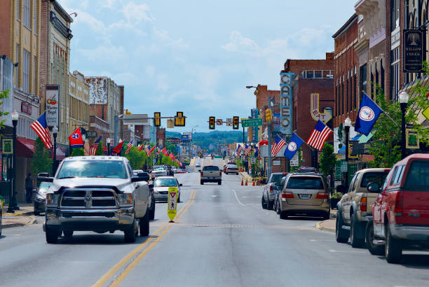 Tennessee/Virginia State Line, Middle of State Street Bristol, Virginia and Bristol, Tennessee / USA - July 19, 2018: A pickup truck travels toward the camera on the Tennessee side of State Street in the separated cities of Bristol, Tennessee (l), and Bristol, Virginia (r). historic district stock pictures, royalty-free photos & images