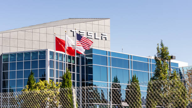 Tesla office building September 23, 2020  Fremont / CA / USA - Exterior view of Tesla Inc offices and production facility in East San Francisco bay area, Silicon Valley tesla motors stock pictures, royalty-free photos & images
