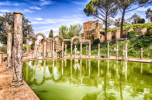 the ancient pool called canopus in villa adriana (hadrian's vill - lazio 個照片及圖片檔