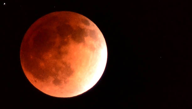 the blood moon eclipse. - planet zoom out imagens e fotografias de stock