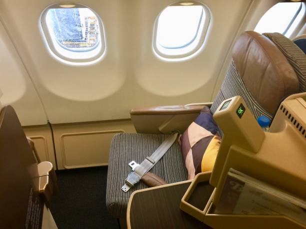 die business class kabine von etihad airways a330 aircraft - etihad airways stock-fotos und bilder