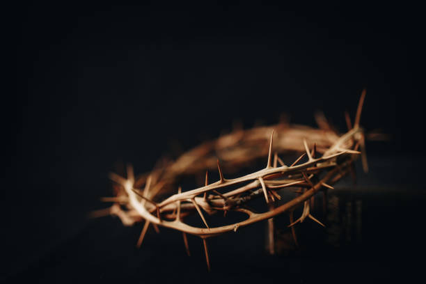 The crown of thorns of Jesus upon holy bible on black  background with copy space  good friday stock pictures, royalty-free photos & images