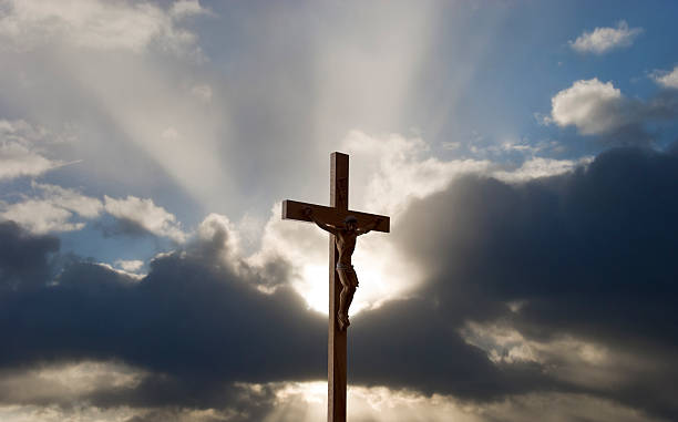 du crucifix le vendredi saint - good friday photos et images de collection