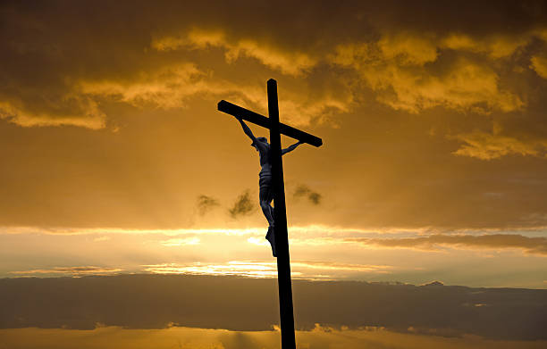 du crucifix le vendredi saint - good friday photos et images de collection
