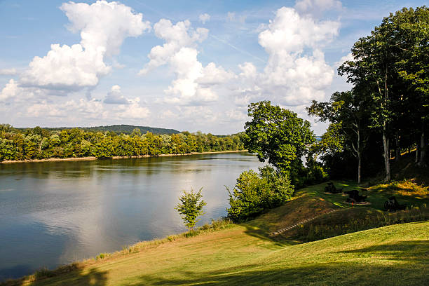 The Cumberland River in Tennessee Fort Donelson, TN, USA - September 20, 2014: View of the historic Cumberland Riverat Fort Donelson near Dover in Tennessee. The Battle of Fort Donelson was fought from February 11 to 16, 1862, in the Western Theater of the American Civil War. The Union capture of the Confederate fort near the Tennessee–Kentucky border opened the Cumberland River, an important avenue for the invasion of the South. cumberland river stock pictures, royalty-free photos & images