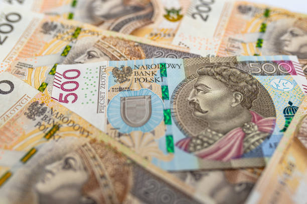 the front side of a rare polish 500 pln banknote lying between 200 pln,  polish zloty banknotes. - zl imagens e fotografias de stock