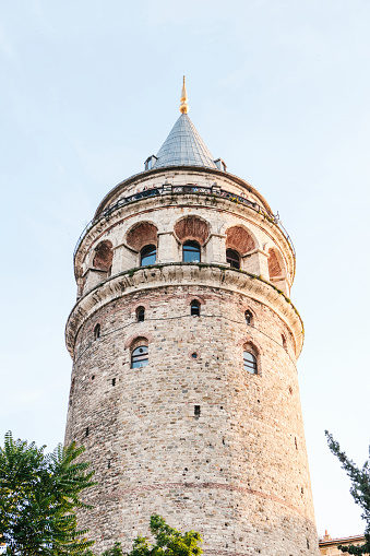 La Torre De Galata Uno De Los Monumentos Mas Antiguos De Estambul En Turquia Foto De Stock Y Mas Banco De Imagenes De Aire Libre Istock
