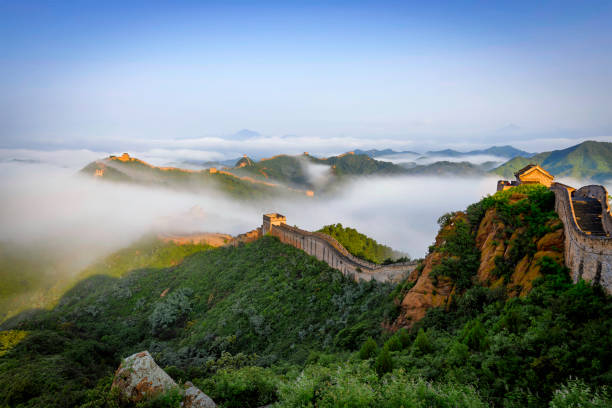 The Great Wall of Jinshan Mountains in the Cloud Sea The Great Wall of Jinshan Mountains in the Cloud Sea jinshangling stock pictures, royalty-free photos & images