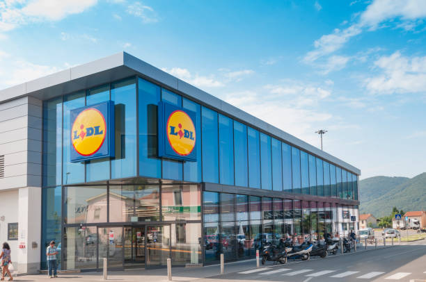 The main entrance to a Lidl grocery store in Italy MASSA, ITALY - JULY 26, 2018 - The main entrance to a Lidl grocery store in Italy lidl stock pictures, royalty-free photos & images