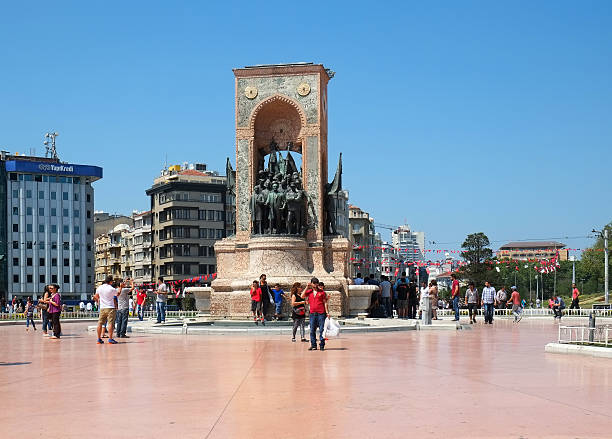 the monument of the republic on taksim square, istanbul - beyoglu stockfoto's en -beelden