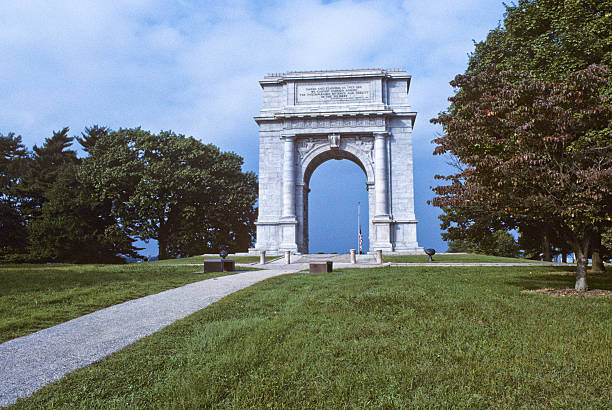 National Memorial Arch The National Memorial Arch is a monument that was built to celebrate the arrival of General George Washington and the Continental Army at Valley Forge during the American Revolutionary War. Valley Forge was the military camp where the Continental Army spent the winter of 1777–1778. Starvation, disease, malnutrition, and exposure killed more than 2,500 American soldiers by the end of February 1778. During World War I there was a strong sense of patriotism in the United States which generated a great deal of interest in the memorial. Members of Congress traveled by train from Washington to celebrate the dedication of the memorial on June 19, 1917. The National Memorial Arch is located in Valley Forge National Historical Park near Philadelphia, Pennsylvania, USA. jeff goulden scanned film stock pictures, royalty-free photos & images