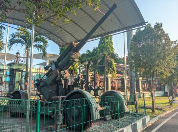 The old weapon is made of metal that is stretched in front of the Malang Brawijaya Museum The old weapon is made of metal that is stretched in front of the Malang Brawijaya Museum Brawijaya Museum stock pictures, royalty-free photos & images