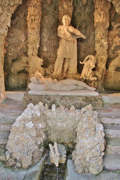orpheus grotto i de barocka trädgården av hellbrunn palatset. salzburg, österrike. - orfeus bildbanksfoton och bilder