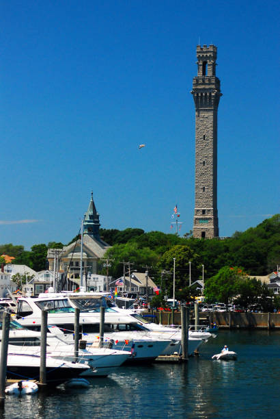 The Pilgrim monument Rises Above the Pronvincetown Harbor Privincetown, MA, USA July 5, 2009 Pleasure craft are docked, ready for the next summer vacation, at the harbor in Provincetown, Massachusetts pilgrims monument stock pictures, royalty-free photos & images