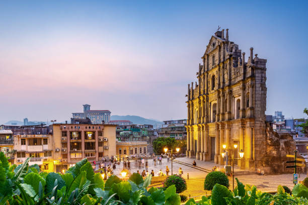 The Ruins of St. Paul's in Macao at night. The Grand Semba Memorial Arch is a site on the front wall of the Church of the Mother of God in Macau. It belongs to the "St. Paul's Church of the Mother of God Church Site" and is one of the landmark buildings in Macau. macao stock pictures, royalty-free photos & images