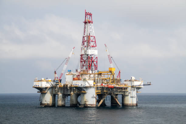 36 Oil Rig Platform Pontoon At Sea Stock Photos Pictures Royalty Free Images Istock