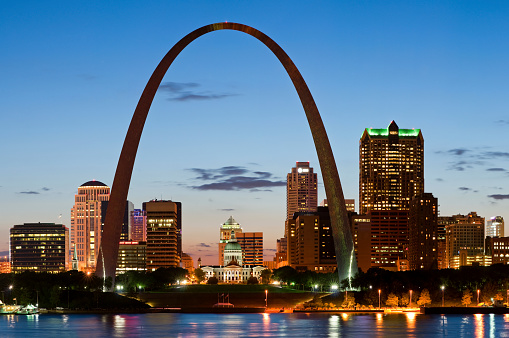 The St Louis Arc With The View Of The Capitol Stock Photo - Download Image Now - iStock