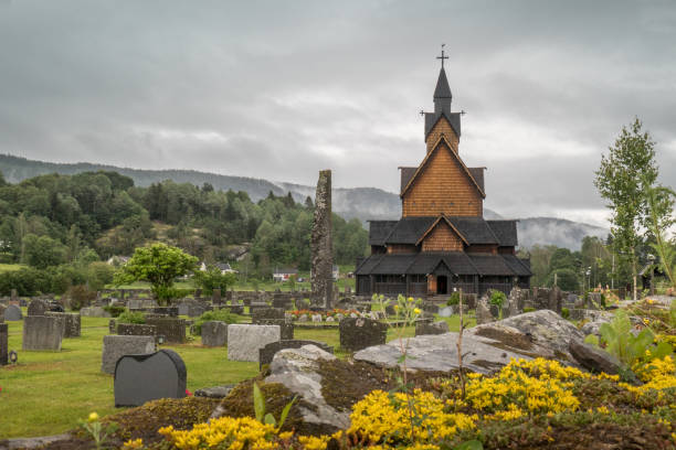 the stavkirke (church) of heddal in norway - feddal imagens e fotografias de stock