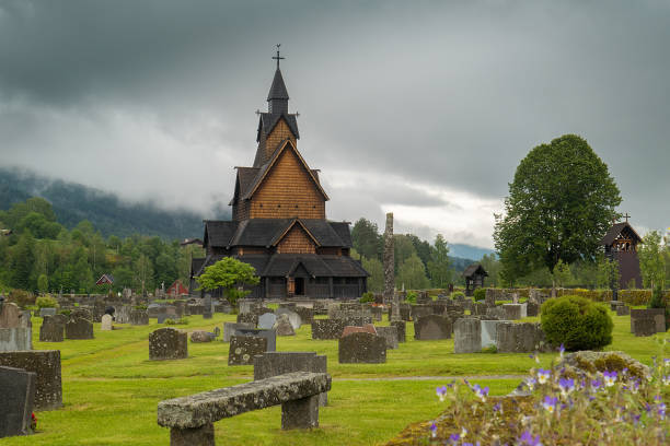 the stavkirke (church) of heddal in norway - feddal imagens e fotografias de stock