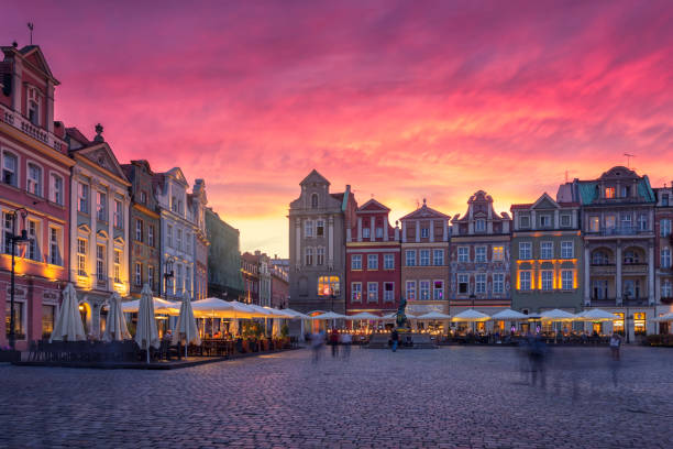 The sun sets in the old town of Poznan The market square in old town of Poznan as the sun sets in the evening. poznan stock pictures, royalty-free photos & images