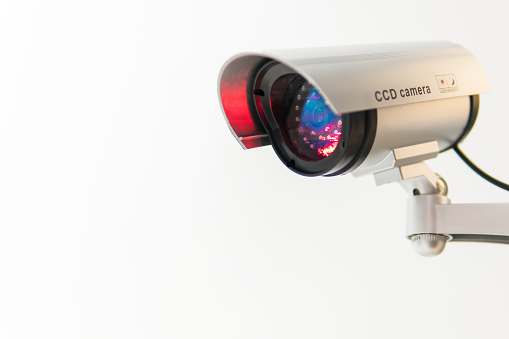 白い背景の赤いランプが点滅と監視カメラクローズ アップ 監視モニターのストックフォトや画像を多数ご用意 Istock