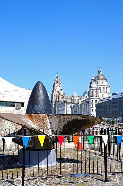 The Three Graces and Ships Propeller, Liverpool. Liverpool, United Kingdom - June 11, 2015: The Three Graces with a ships propeller in the foreground, Liverpool, Merseyside, England, UK, Western Europe. liverpool docks and harbour building stock pictures, royalty-free photos & images