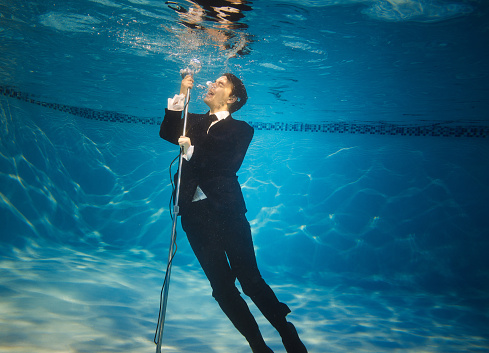 Jazz underwater singer