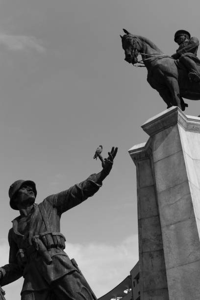 ankara, turkiet - 05 oktober 2019: the victory monument ligger i karum i ankara. det byggdes 1927 av heinrich krippel. - shodography bildbanksfoton och bilder