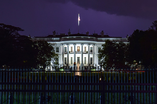 Photo of the White House in Washington, D.C. by night, taken in 2019.