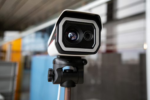  Een spycam is een camera met de bedoeling om te bespioneren.  thumbnail