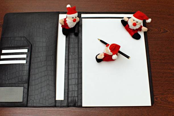 tre roliga leksaker jultomten med kulspetspenna - santa holding magazine bildbanksfoton och bilder